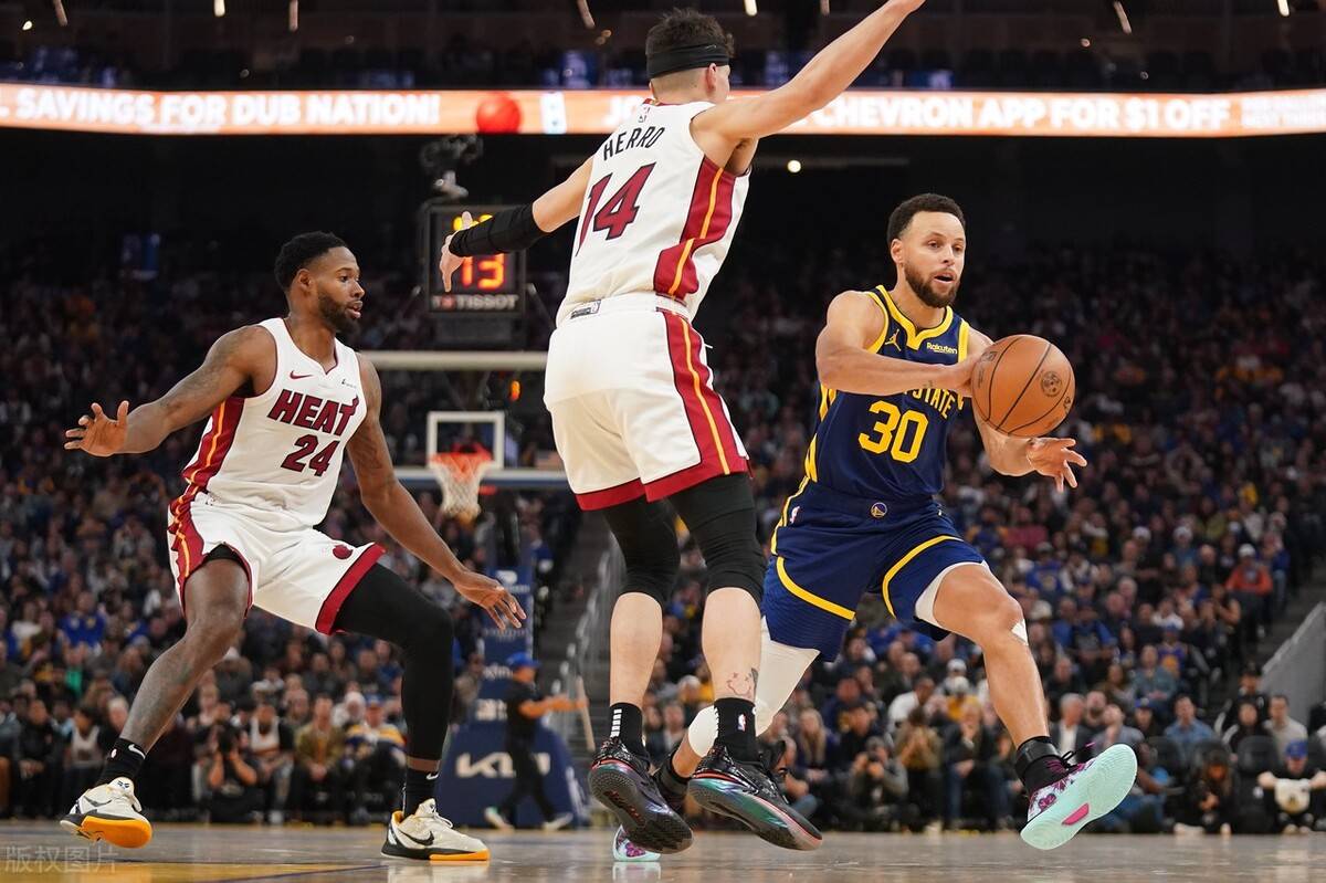 热火核心回归获胜,带领队伍逆转局面 热火核心回归获胜,带领队伍逆转局面