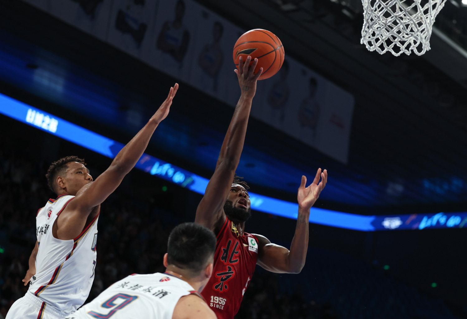 包含北京队球员出色表现，带领球队连胜多场比赛的词条