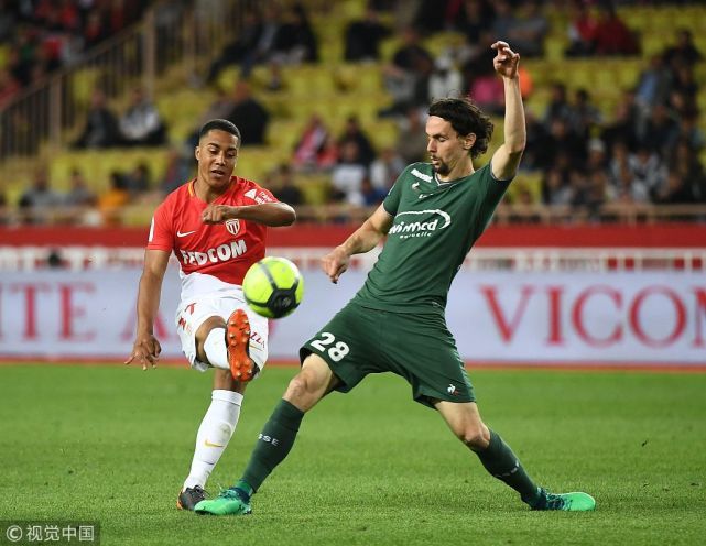 关于波尔多足球队在客场取胜，稳健跻身积分榜前列的信息