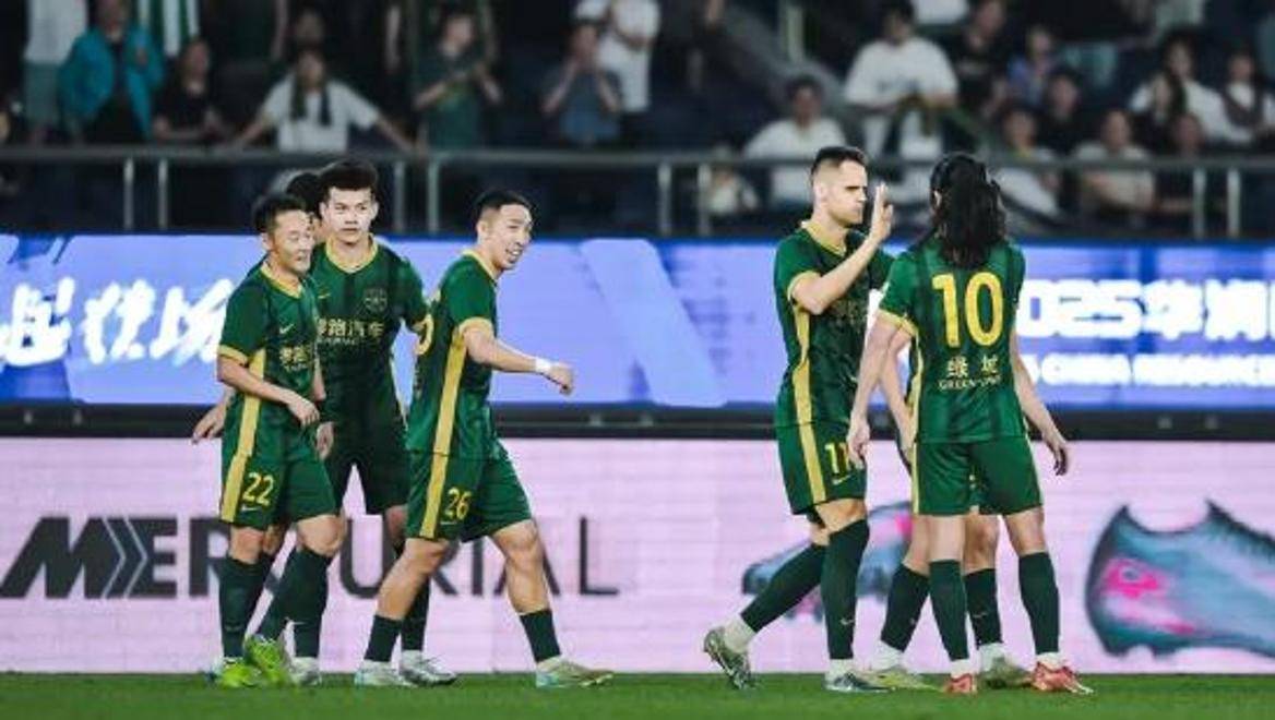 不及球员劲爆进球，助队夺取胜利的简单介绍