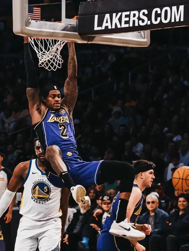 开云体育平台APP-湖人锋线组合发威，狂胜对手进入连胜状态