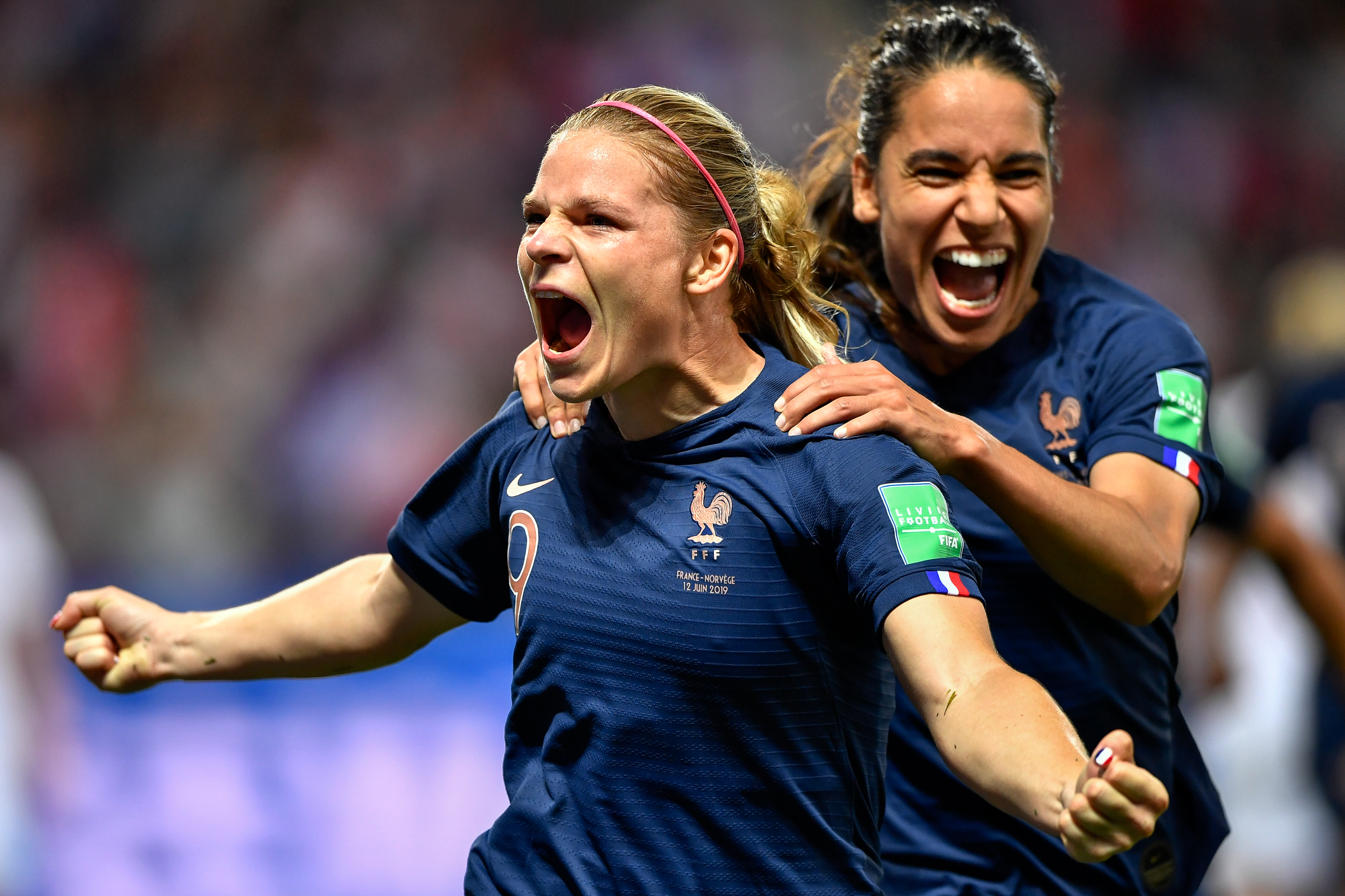 开云体育官网-墨西哥女足比赛激战中取胜，引发球迷狂热的简单介绍