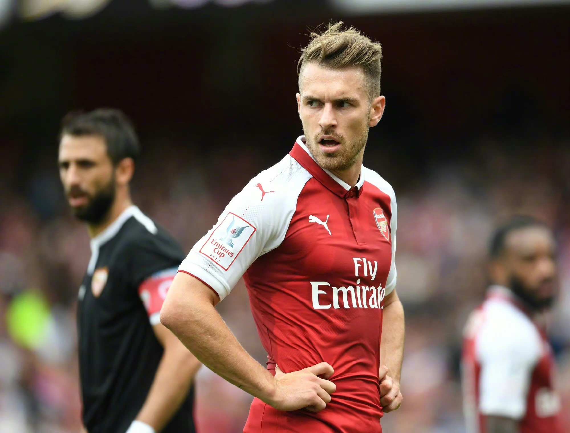 阿联酋球员在亚洲杯上发挥出色，获选本届最佳