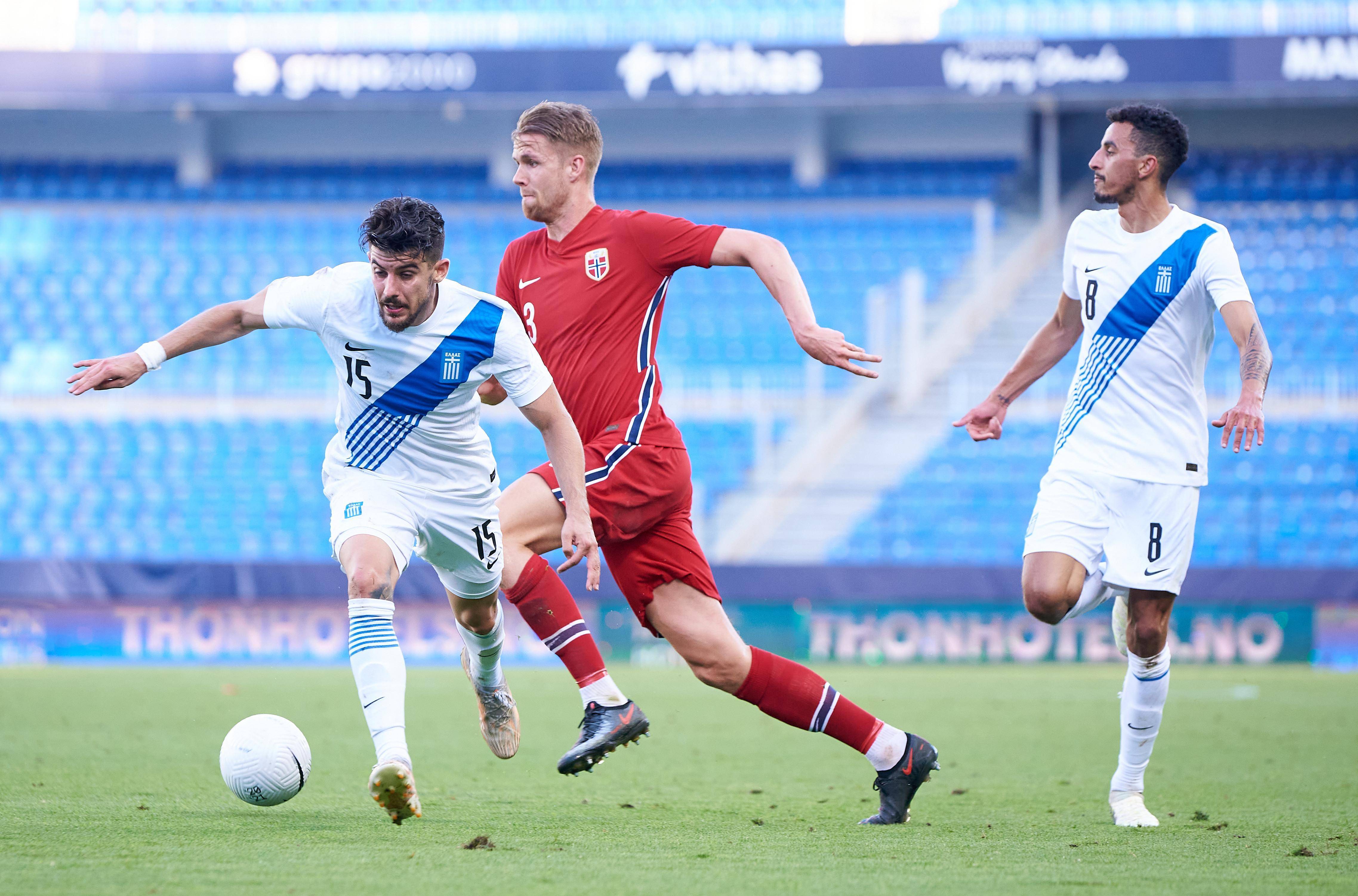 开云体育下载-精彩纷呈的足球比赛赢得观众喝彩