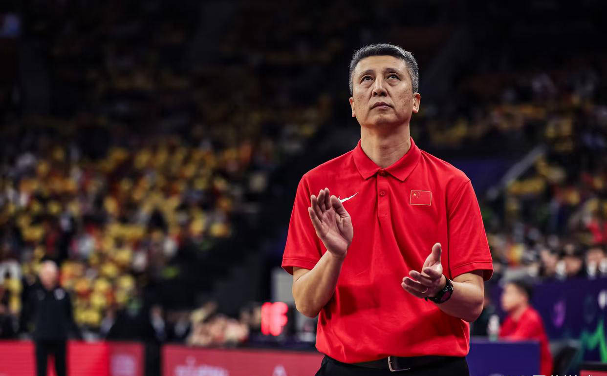 河南男篮在比赛中表现出色，赢得掌声