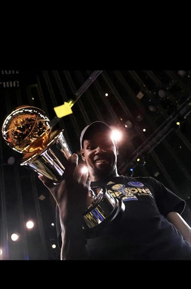 开云体育官方网站-勇士夺得总冠军，极速赢得尊重