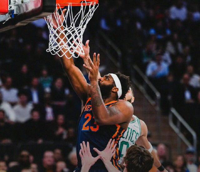 无敌进攻带球队横扫对手，绝对霸气