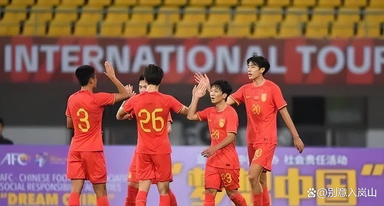 里尔队主教练因红牌禁赛，球队备战受影响