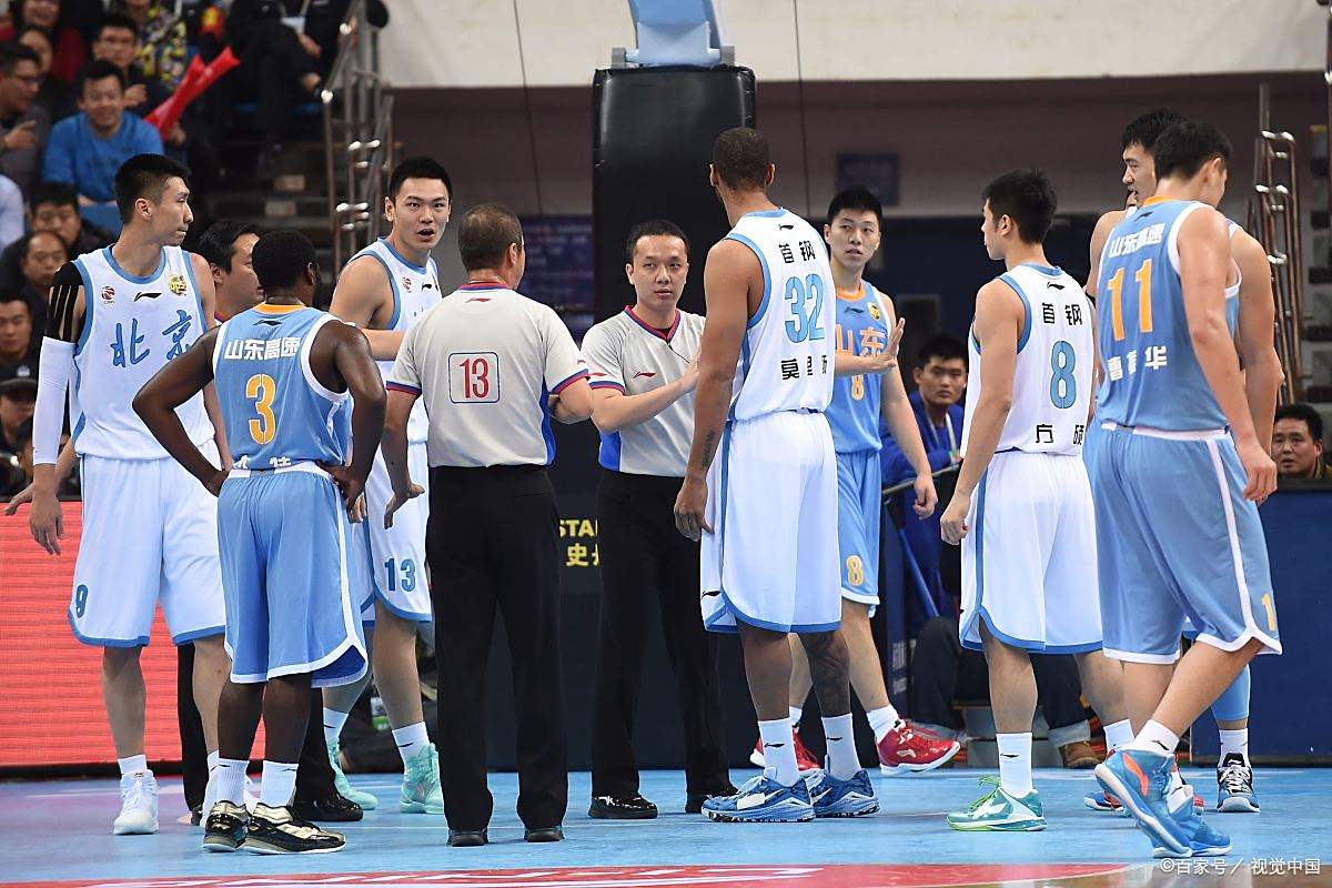 开云下载-关于篮球赛场三巨头争霸，观众尽享一场视觉盛宴的信息