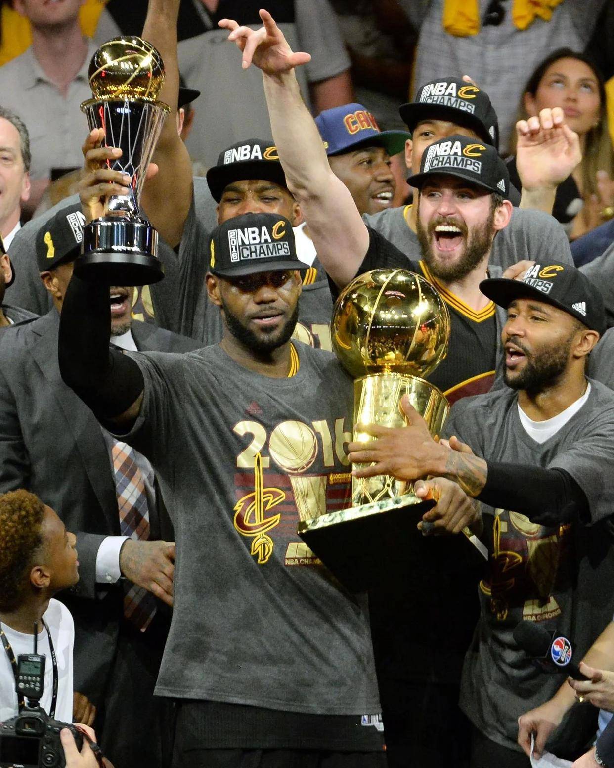 关于篮球赛场三巨头争霸，观众尽享一场视觉盛宴的信息