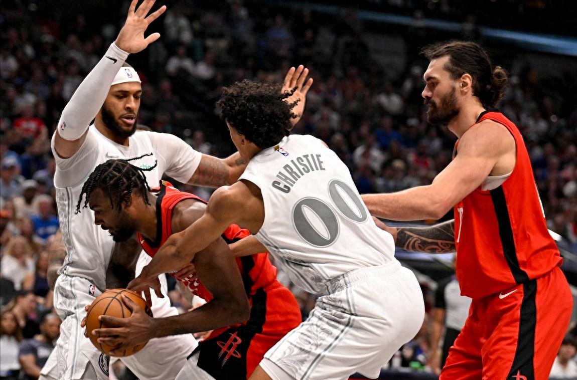 开云体育在线-关于火箭队客场惨败，士气低迷表现欠佳的信息