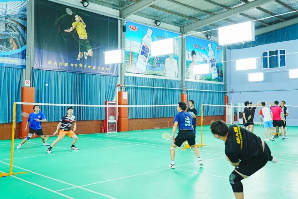 羽毛球团体赛场面火爆，精彩连连的简单介绍