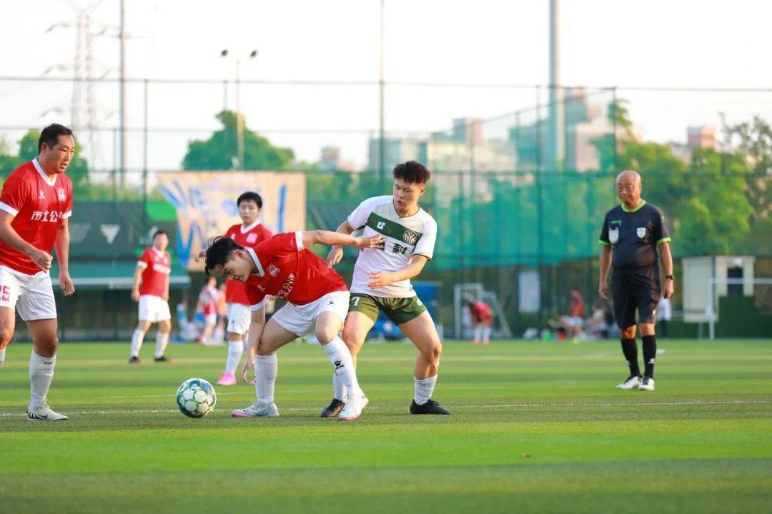 包含精彩足球盛宴，谁能一触即发？的词条