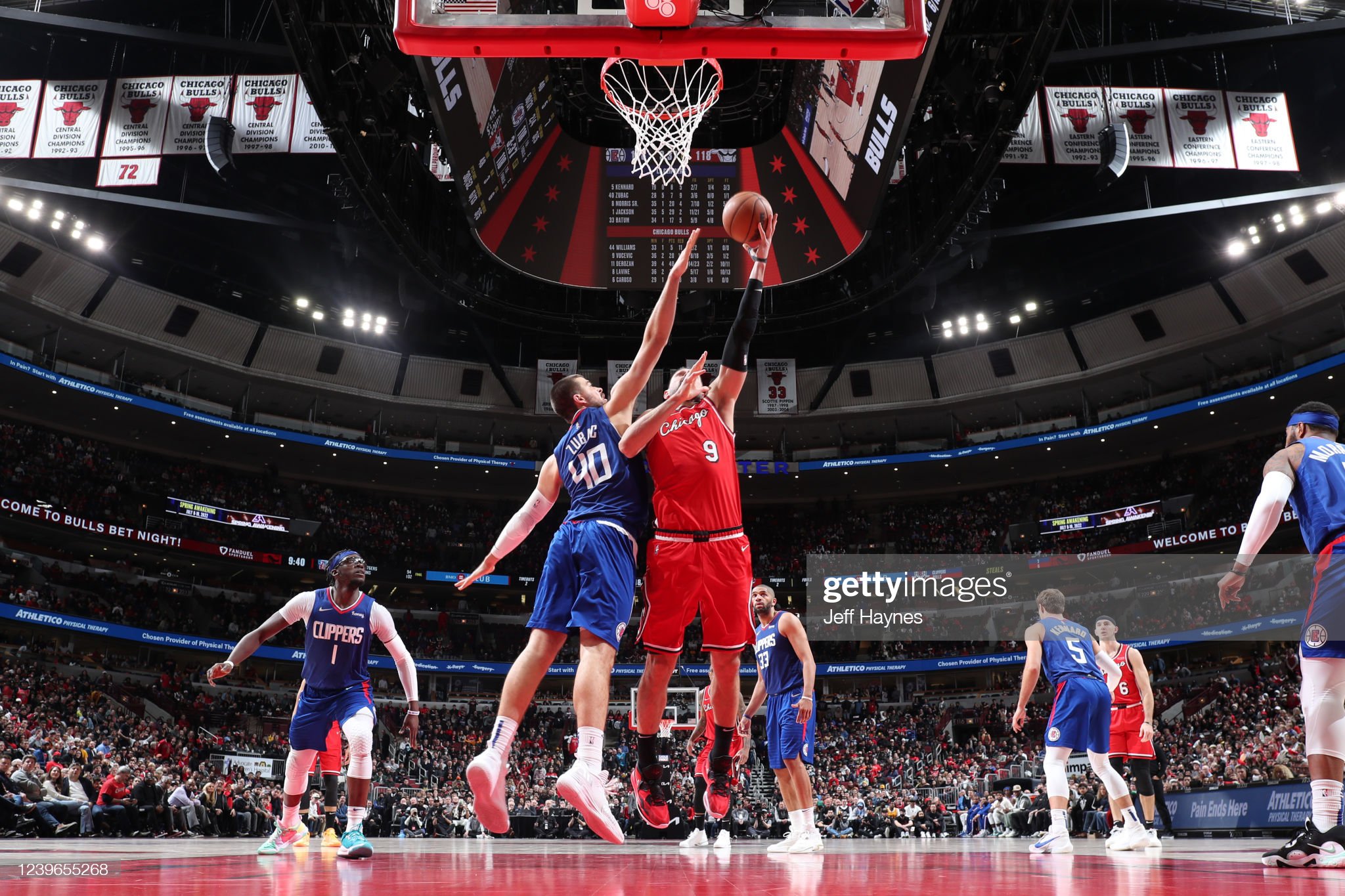 开云体育登录-公牛在关键时刻发力，豪取胜利