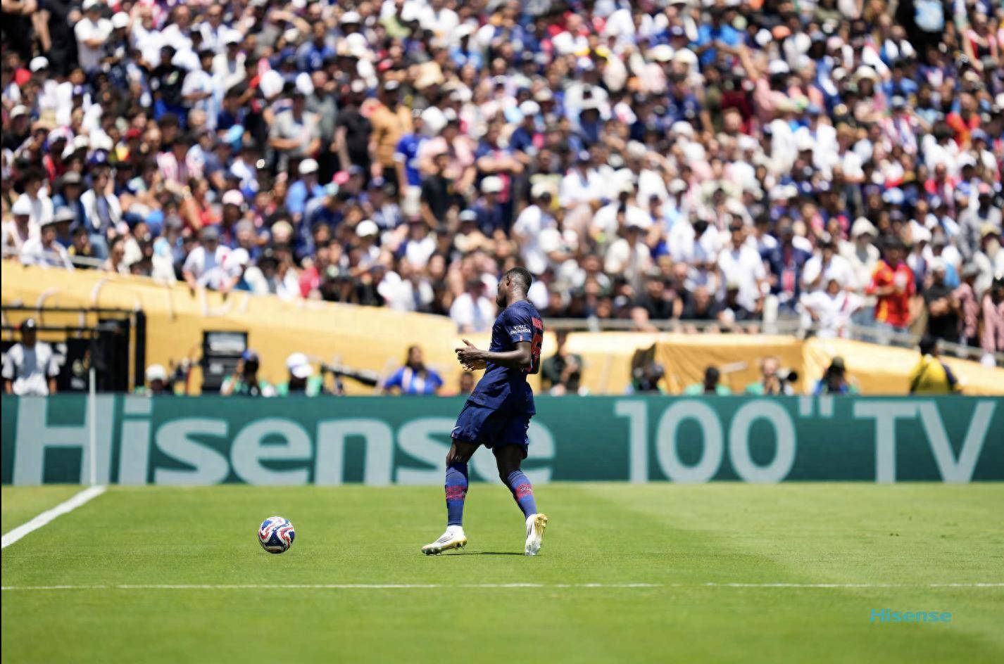 球员技术精湛，创造进球奇迹