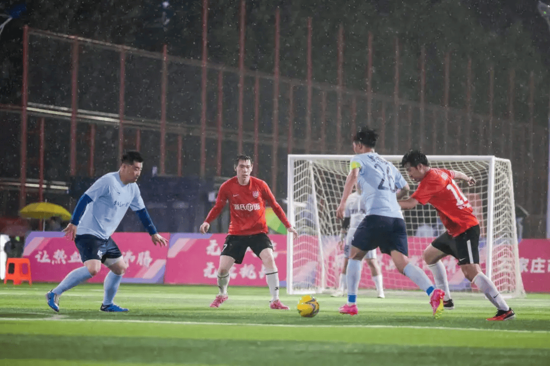 足球赛事精彩无限，各队实力拼搏的简单介绍