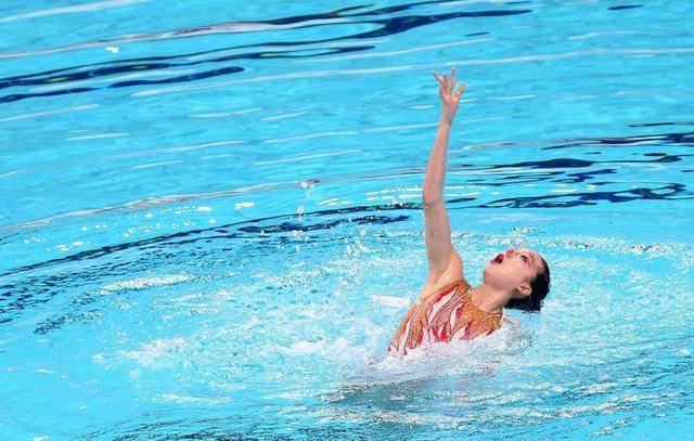 非洲运动员斩获银牌，成为焦点