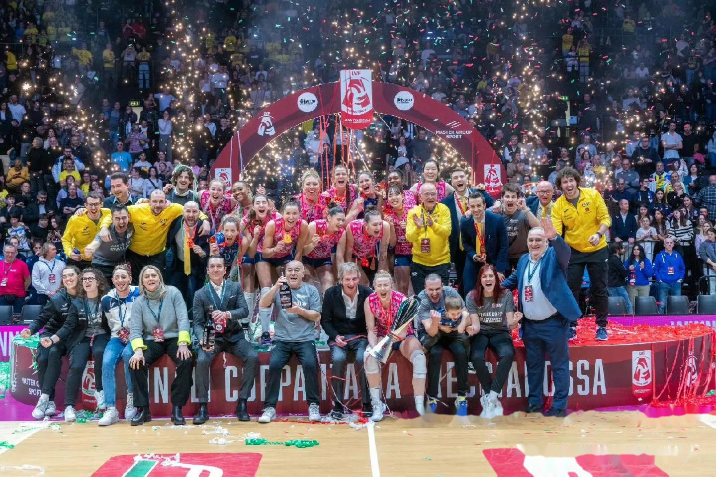 开云体育下载-意大利游泳选手实力超群夺冠