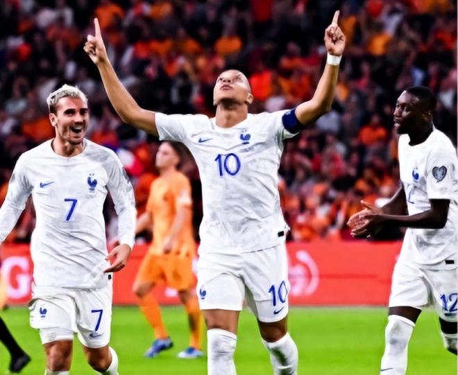 意大利游泳选手实力超群夺冠