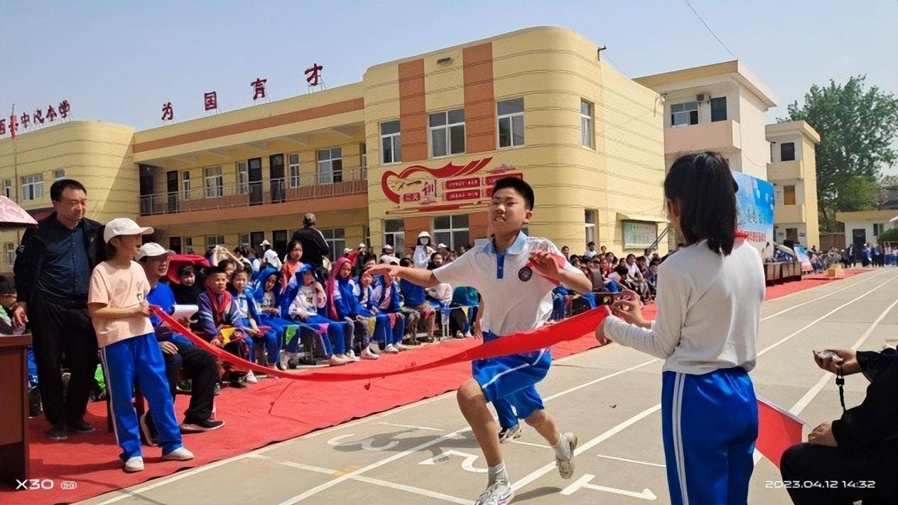 开云体育app-河南队在场上奋力拼搏，打出精彩表现