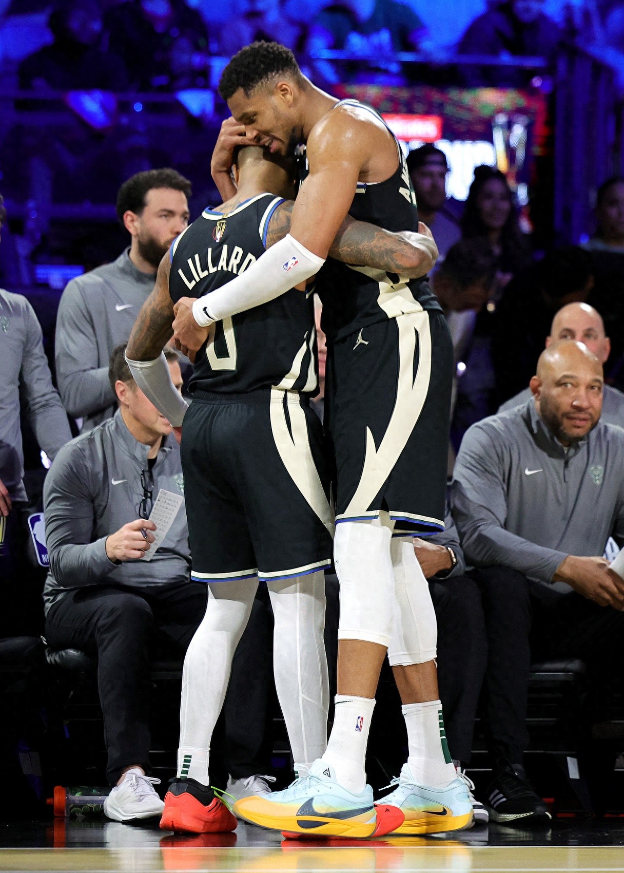 包含雄鹿大胜湖人，再现强势统治比赛的词条