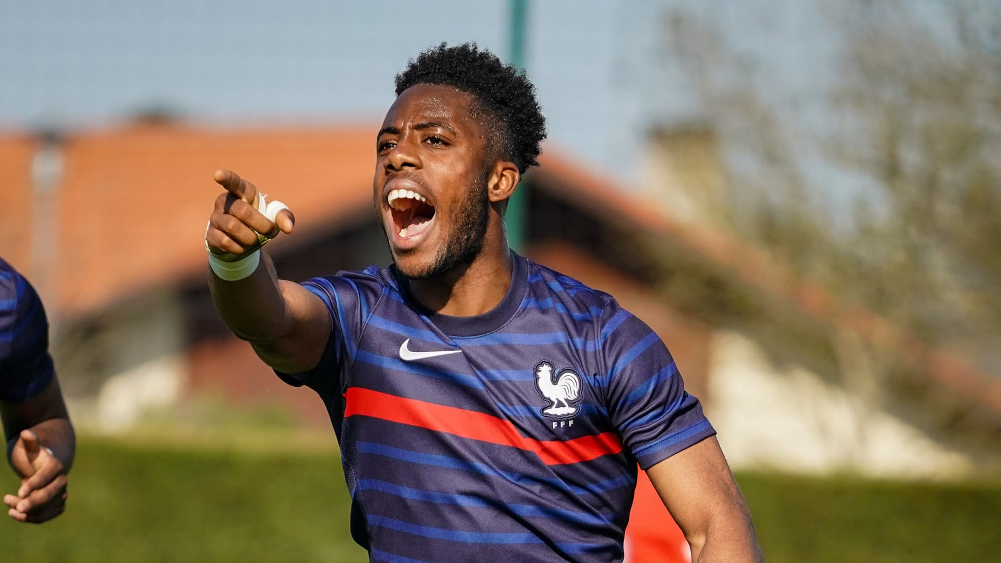 开云体育APP下载-马赛后防军团表现出色，稳固防线不漏风的简单介绍