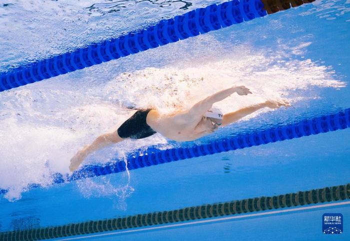 男子游泳决赛拉开帷幕，对手力争夺冠的简单介绍