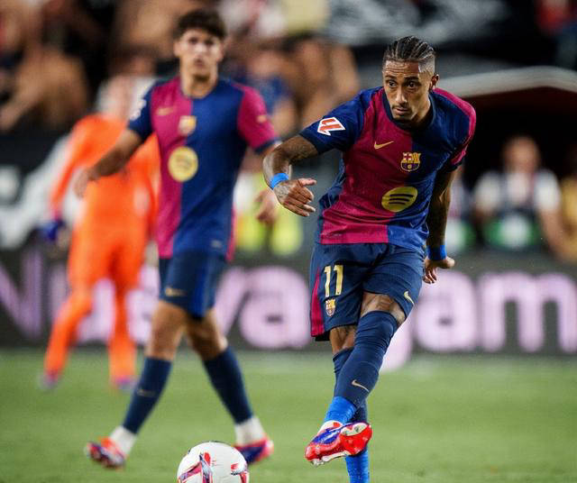 包含巴萨攻击力遭受争议，主帅加强进攻训练的词条