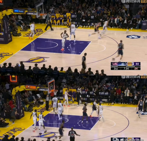 关于湖人惨败快船，湖人再败北快船的信息