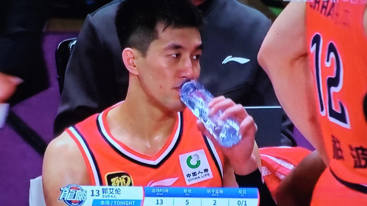 广州队完胜浙江队,郭艾伦关键制胜 广州队完胜浙江队,郭艾伦关键制胜