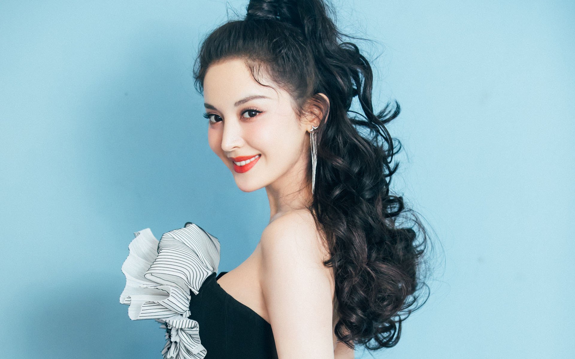 门迪稳如磐石，日本力抗拜仁—一场守门艺术的盛宴