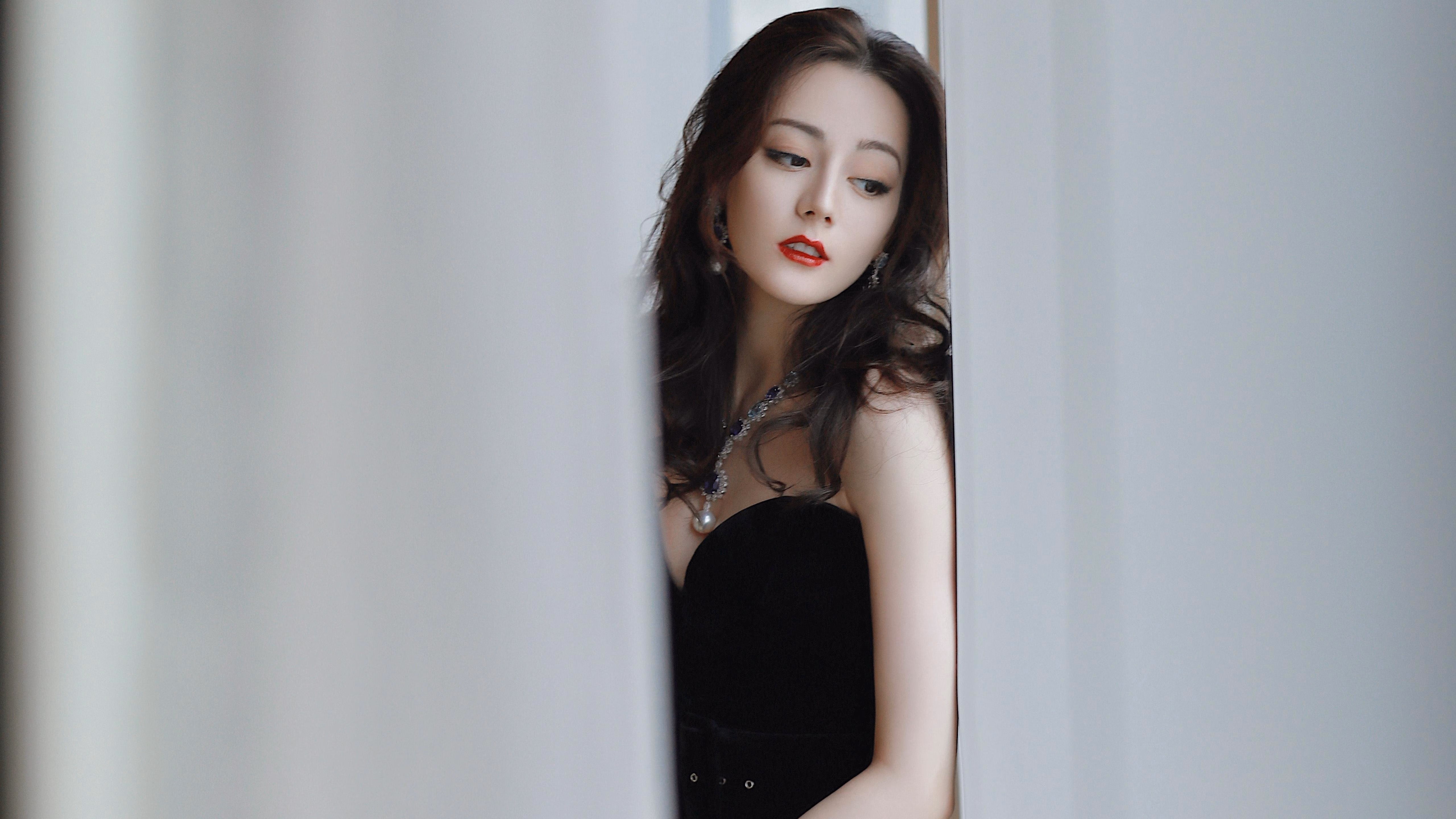 开云体育入口-詹姆斯跨越运动场域的欧冠之夜，当伟大成为唯一的救赎